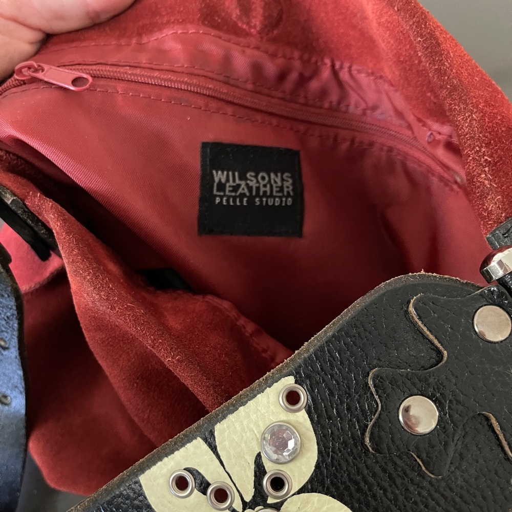 Wilson’s leather Elegant Red Suede Shoulder Bag - Picture 2 of 3